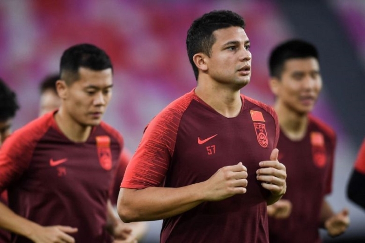 Tiền đạo nhập tịch Trung Quốc mắc COVID-19 trước trận gặp tuyển Việt Nam  
