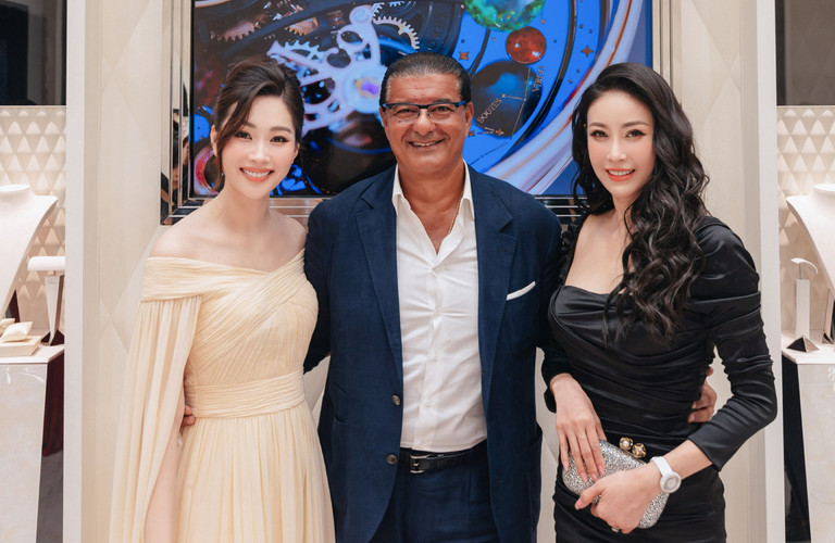 Hoa hậu Hà Kiều Anh gây choáng khi đeo trang sức trị giá 181 tỷ dự sự kiện 