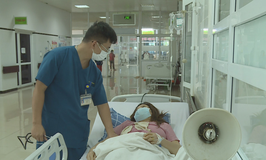 Sức khỏe nữ bệnh nhân tại Kinh Môn ngộ độc vì nuốt mật cá trắm tiến triển tốt