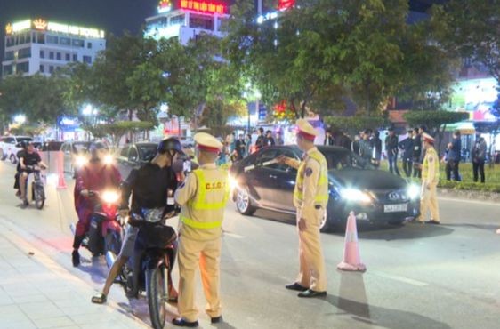 Công an huyện Cẩm Giàng phát hiện xử lý nhiều lái xe vi phạm giao thông