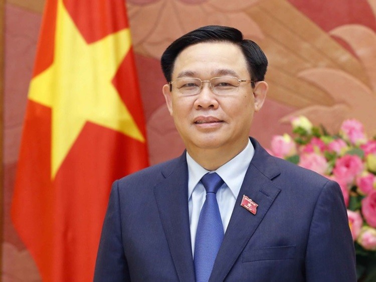 Chủ tịch Quốc hội Vương Đình Huệ lên đường thăm chính thức Trung Quốc 