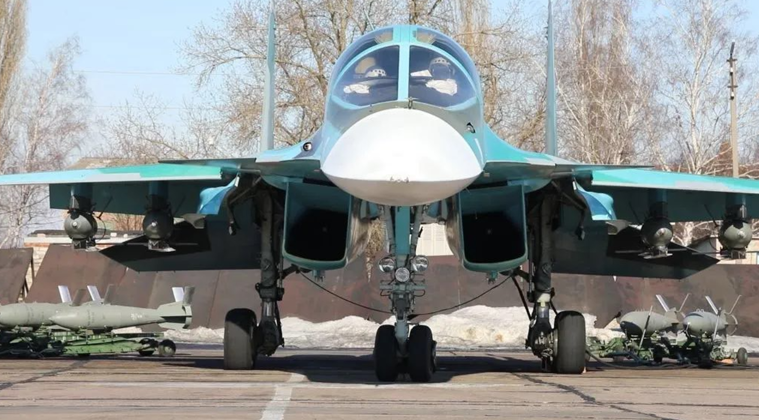 Ukraine tấn công căn cứ không quân của Nga, phá hủy 6 máy bay