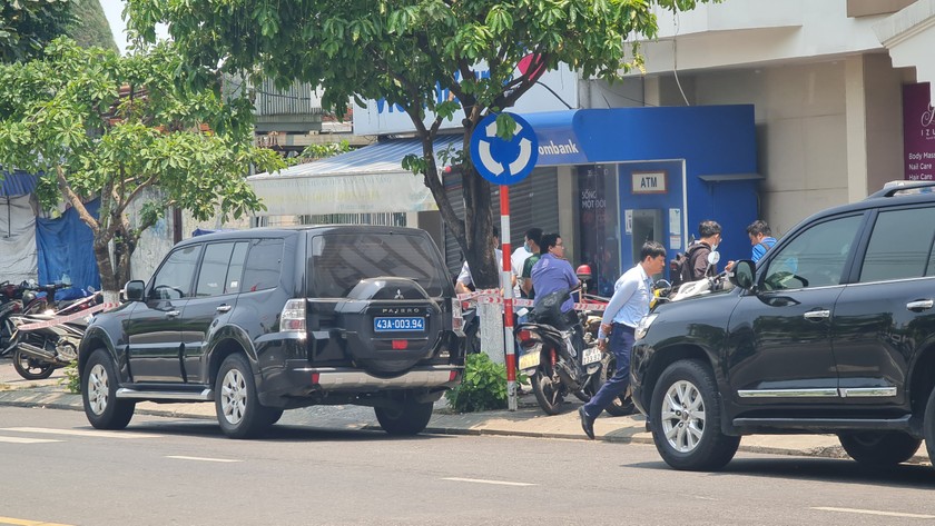 Truy bắt đối tượng cầm súng, roi điện cướp ngân hàng ở Đà Nẵng