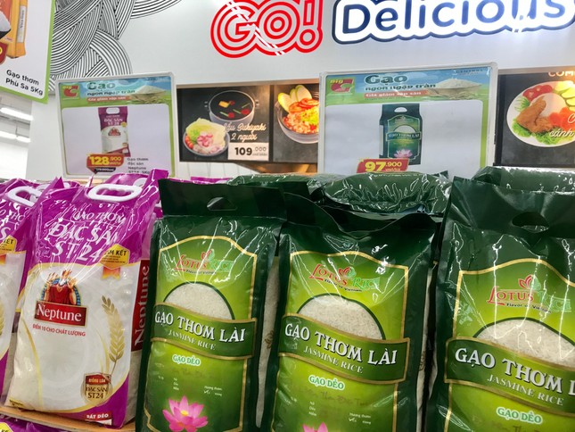 Xuất khẩu giá cao nhưng gạo Việt không đủ để bán 