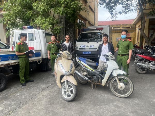 Tổ công tác 151 Tứ Kỳ bắt giữ 2 thanh niên ngoại tỉnh cướp xe máy