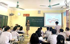 Gần 800 thí sinh thi vào lớp 10 Trường THPT chuyên Nguyễn Trãi