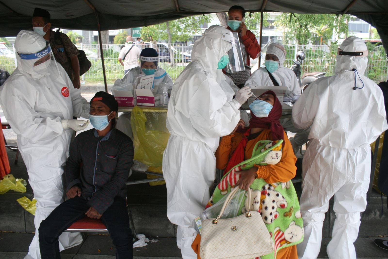 Indonesia vật lộn với COVID-19, hệ thống y tế bên bờ khủng hoảng