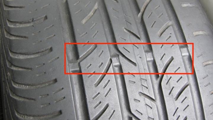 Biểu tượng hình tam giác trên thành lốp ô tô có ý nghĩa gì? 