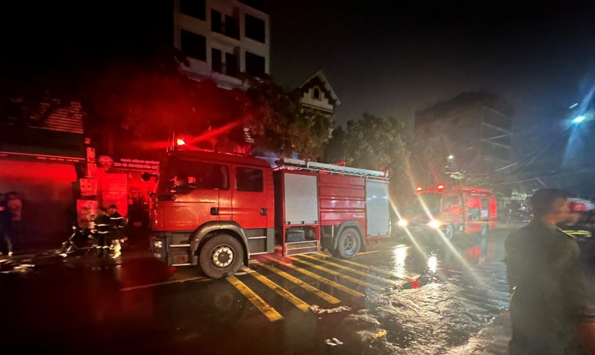 Cháy cửa hàng sửa xe máy khiến 3 người trong 1 gia đình tử vong ở Hà Nội