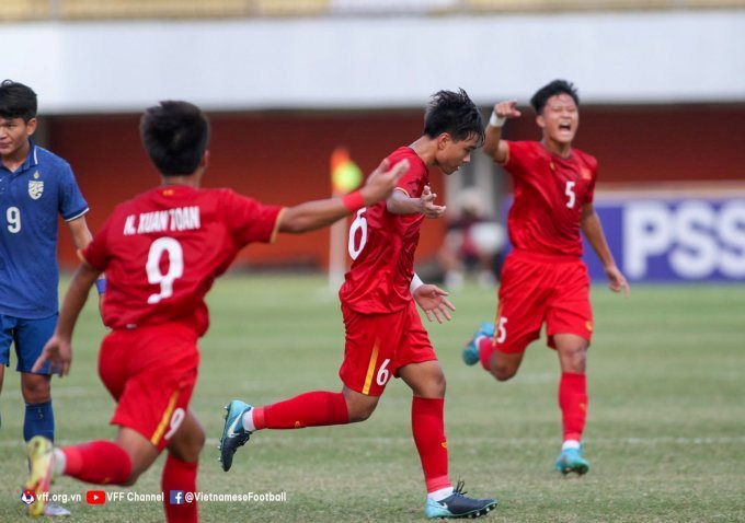 U16 Việt Nam hạ Thái Lan 2-0 để vào chơi trận chung kết 