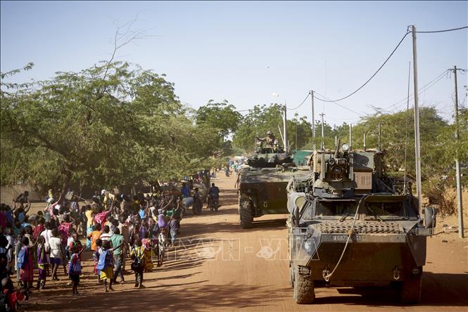 Pháp đình chỉ viện trợ cho Burkina Faso