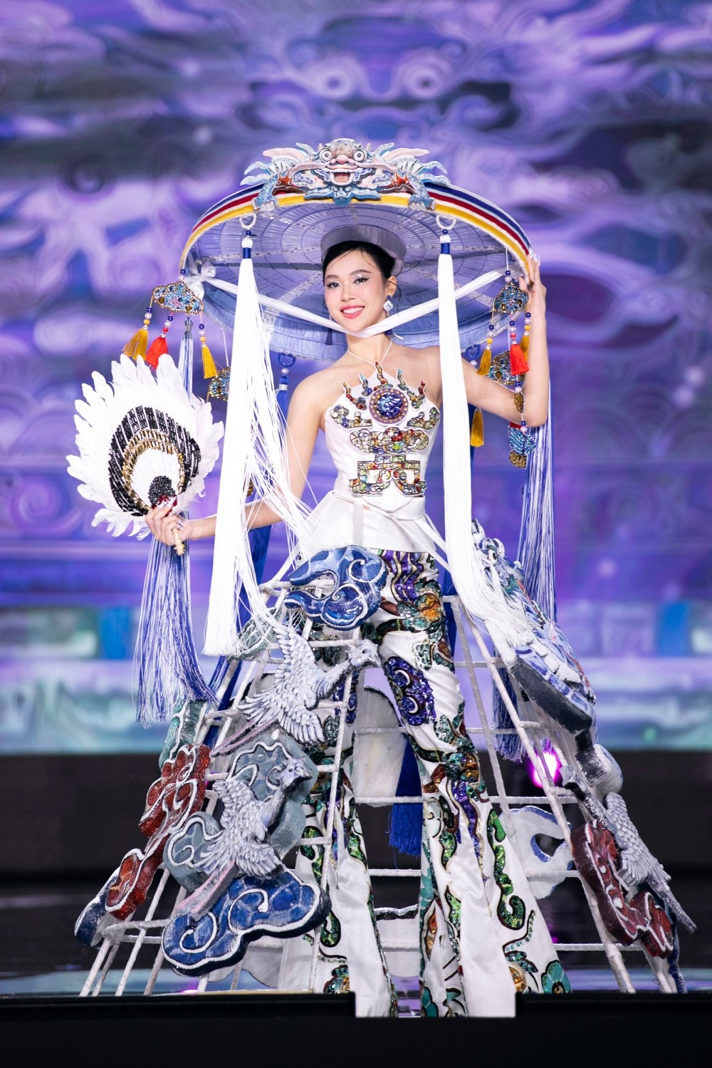 Miss Grand Vietnam 2023: Mãn nhãn với màn trình diễn National Costume của dàn Hoa - Á hậu