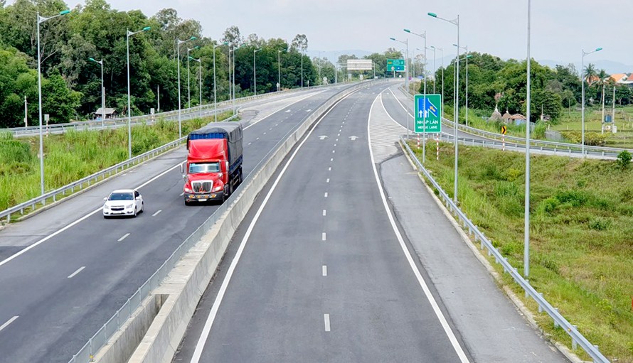 Đề xuất thu tối đa 1.500 đồng/km cao tốc Bắc – Nam đầu tư công để thu hồi vốn