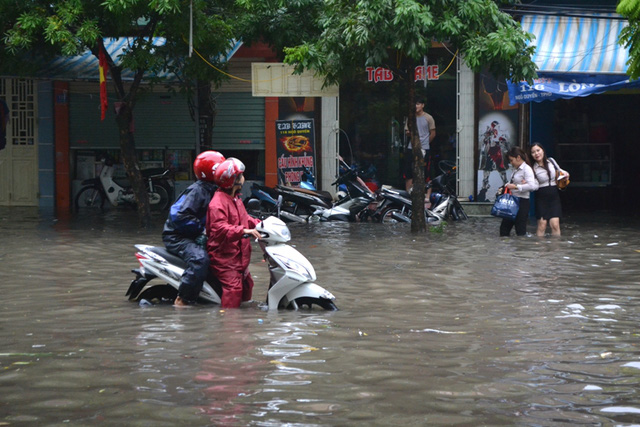VIDEO: Tái diễn tình trạng ngập úng sau mưa tại thành phố Hải Dương