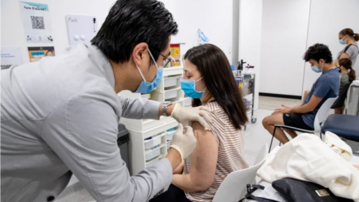 Chuyên gia Australia: Có thể cần đến 2 mũi vaccine ngừa Covid-19 tăng cường