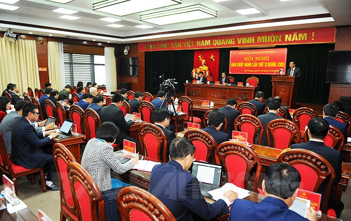 Thảo luận tổ Hội nghị lần thứ 13 Ban Chấp hành Đảng bộ tỉnh