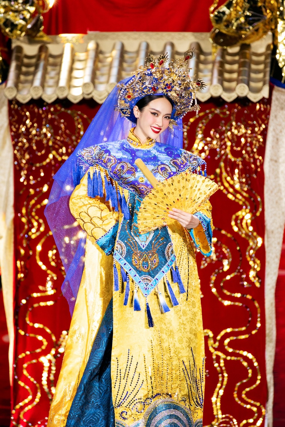 Trang phục Dân tộc độc đáo, mang cảm hứng về tương lai tại Miss Cosmo Vietnam 2023