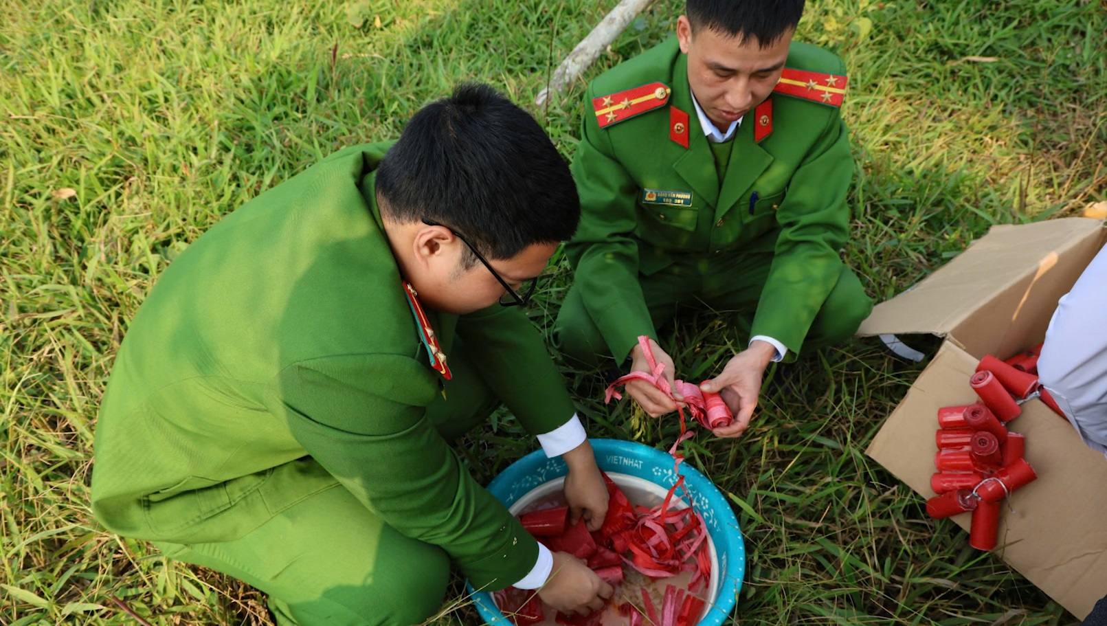 Nam Sách tiêu hủy hơn 12kg pháo các loại