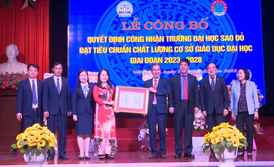 Trường Đại học Sao Đỏ đạt tiêu chuẩn chất lượng cơ sở giáo dục đại học