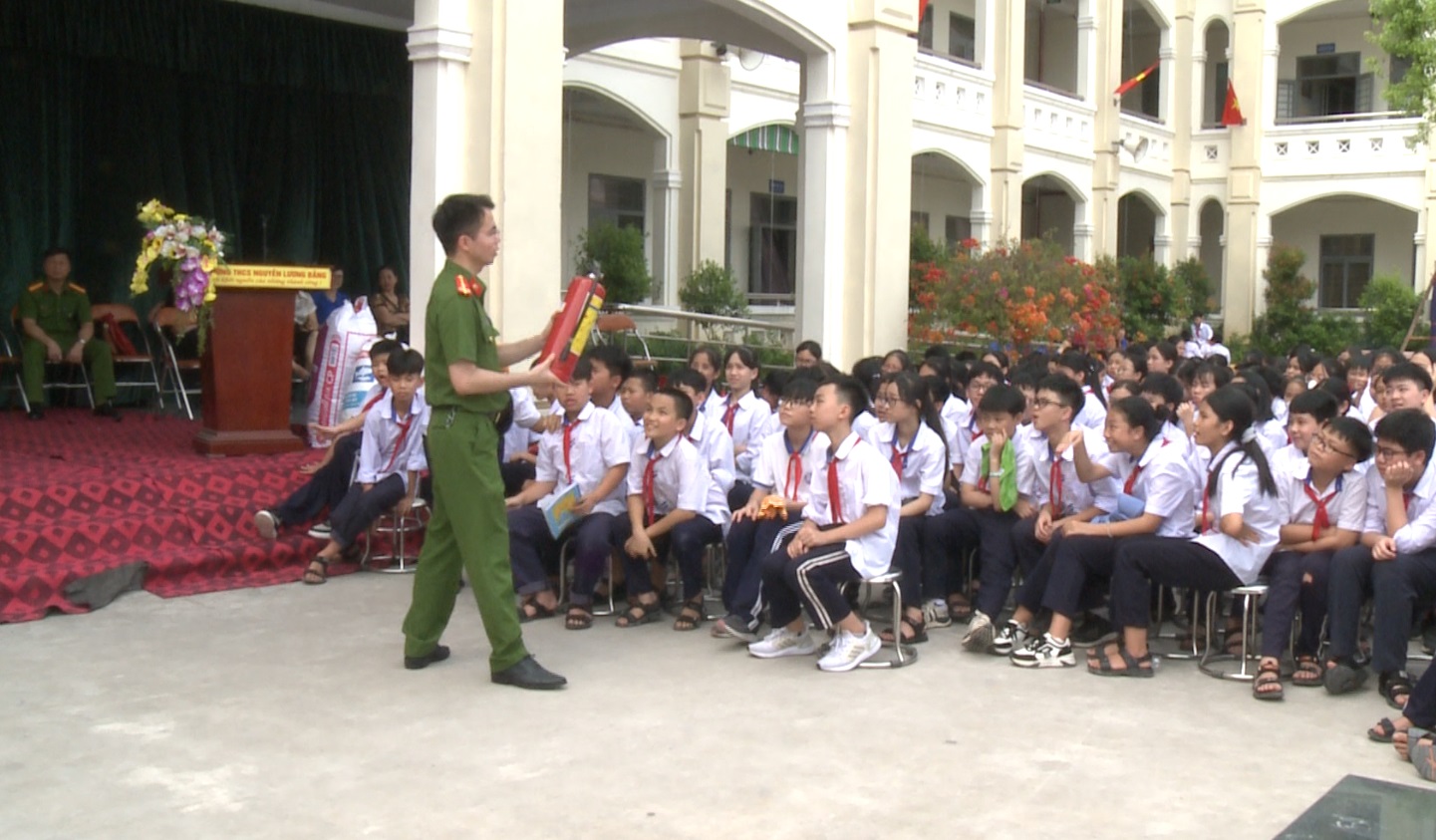 CÔNG AN HUYỆN THANH MIỆN TUYÊN TRUYỀN KIẾN THỨC PHÒNG CHÁY CHỮA CHÁY