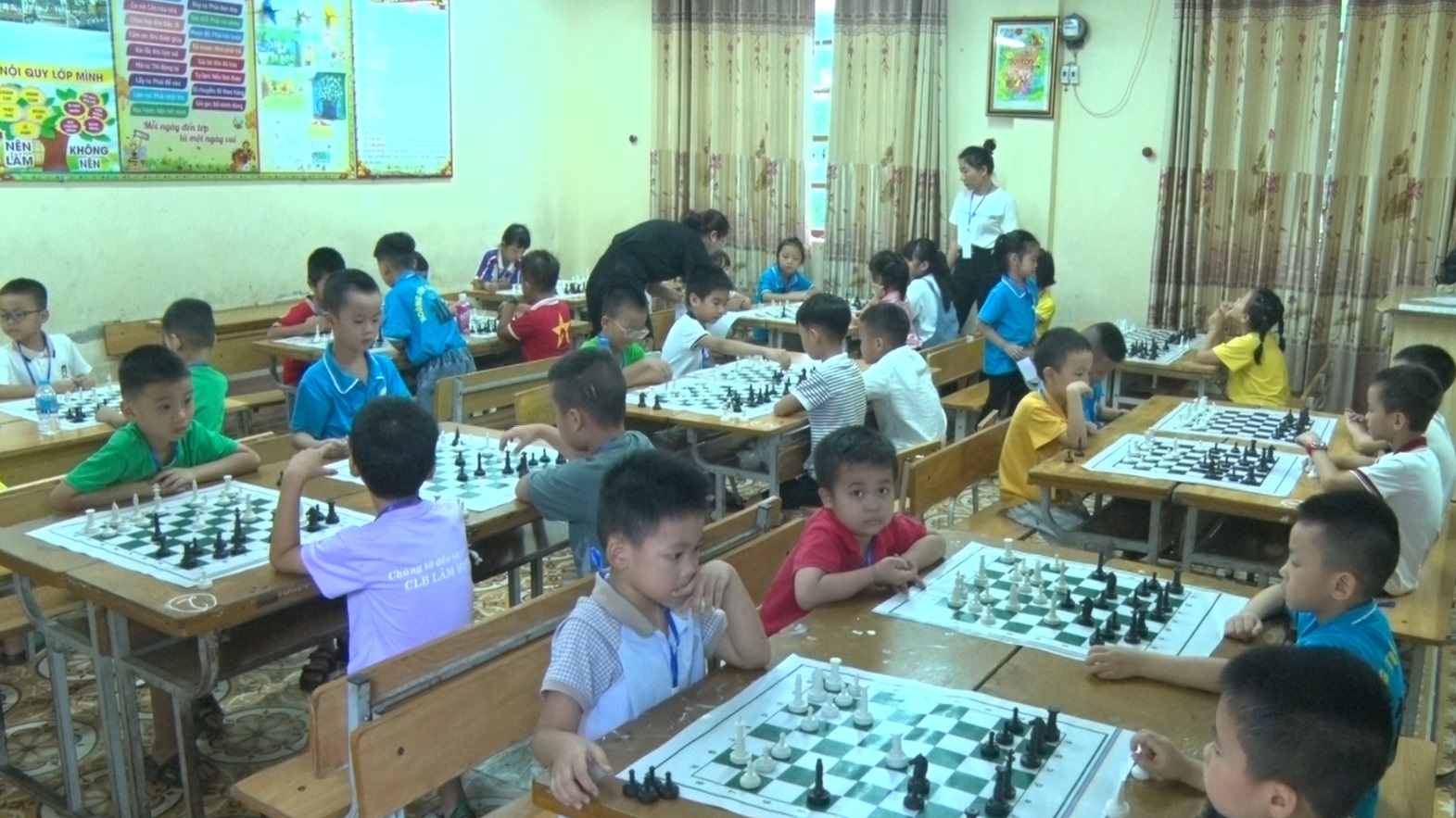 Gần 190 kỳ thủ tranh tài giải cờ vua thiếu niên - nhi đồng Chí Linh