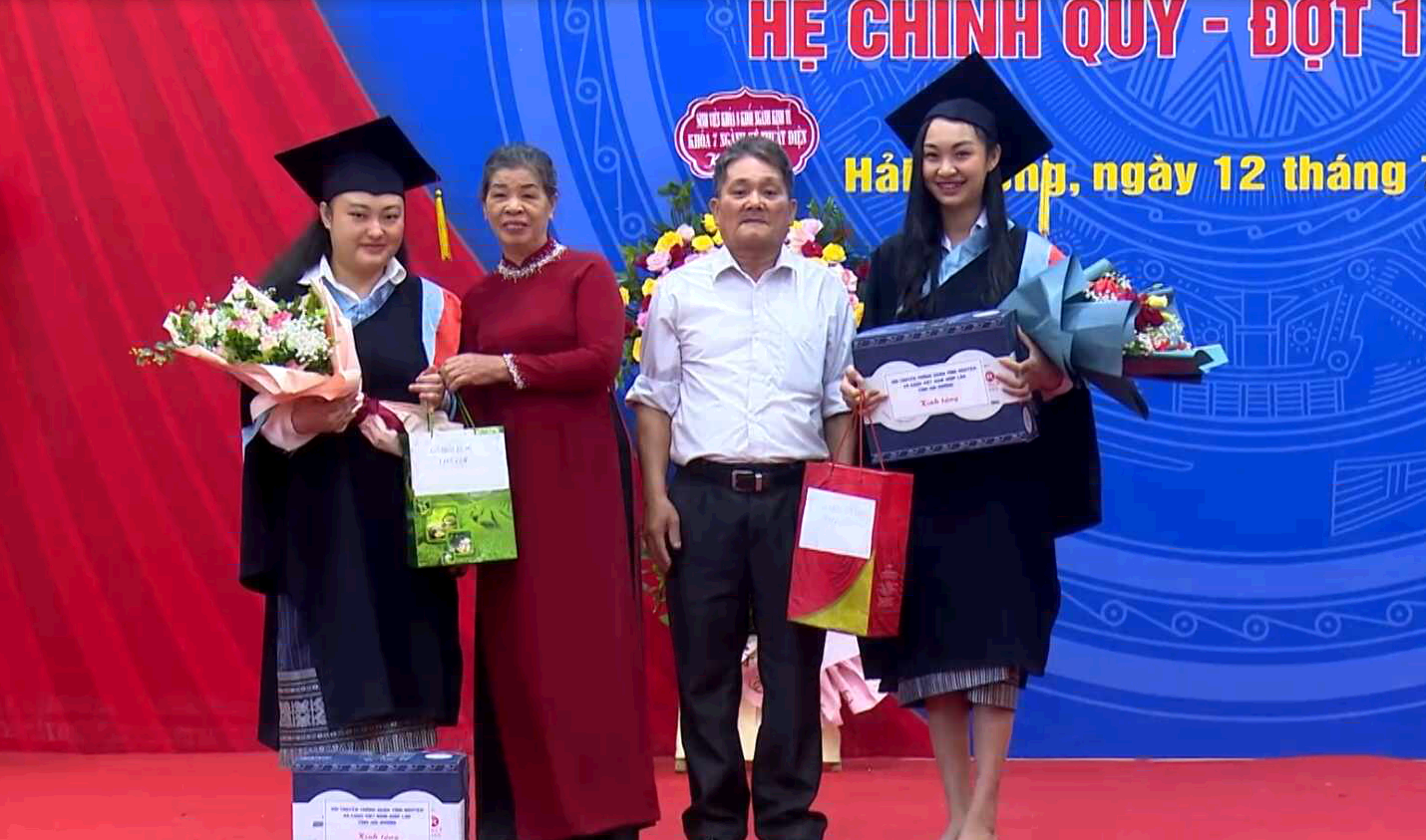 Đại học Hải Dương trao bằng cử nhân cho 2 sinh viên Lào