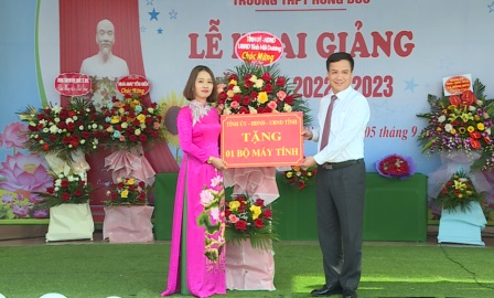 Chủ tịch UBND tỉnh dự khai giảng tại trường THPT Hồng Đức, Ninh Giang