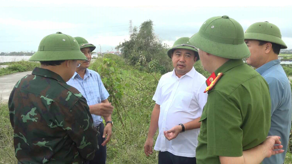 LÃNH ĐẠO TỈNH KIỂM TRA, CHỈ ĐẠO CÔNG TÁC ỨNG PHÓ VỚI LŨ