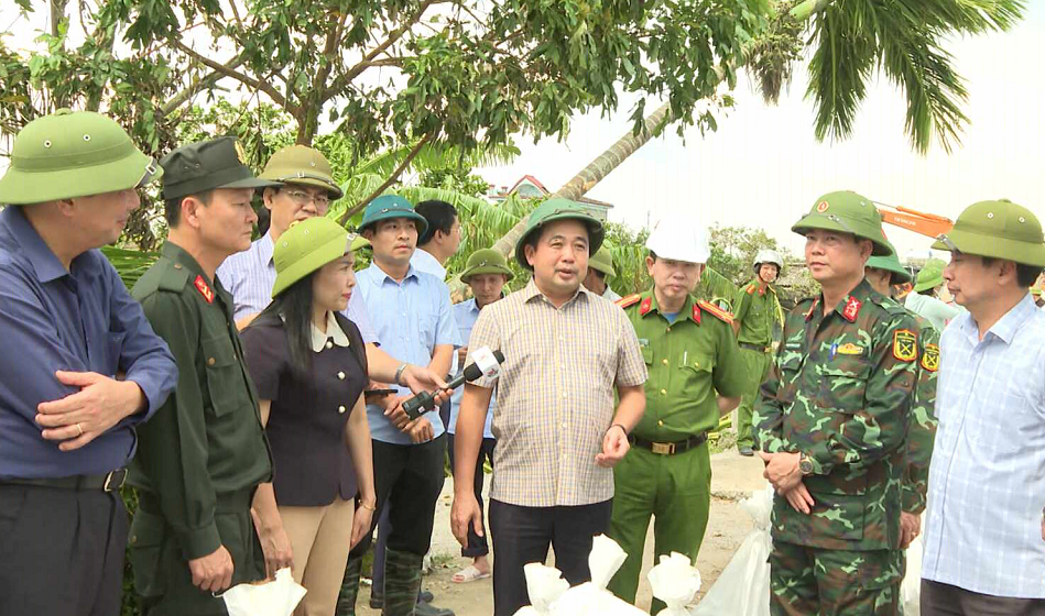 BÍ THƯ TỈNH ỦY ĐỘNG VIÊN CÁC LỰC LƯỢNG HỖ TRỢ ĐỊA PHƯƠNG PHÒNG CHỐNG LŨ