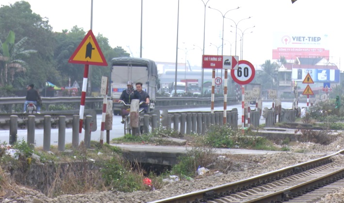 ATGT: Tiềm ẩn tai nạn trên tuyến đường sắt Hà Nội - Hải Phòng