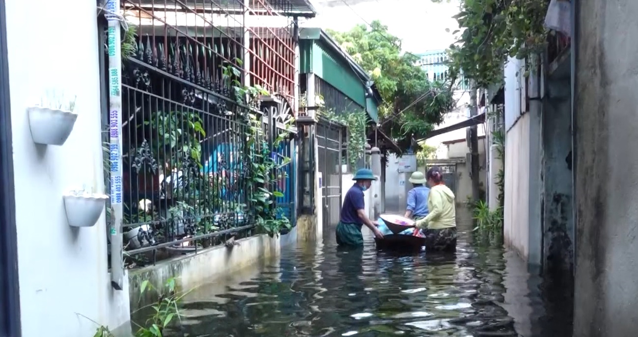 NƯỚC RÚT CHẬM, MỘT SỐ KHU DÂN CƯ Ở THÀNH PHỐ HẢI DƯƠNG VẪN NGẬP ÚNG