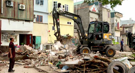 34 HỘ DÂN XÃ QUANG THÀNH CHẤP HÀNH GIẢI TỎA VI PHẠM CÔNG TRÌNH THỦY LỢI 