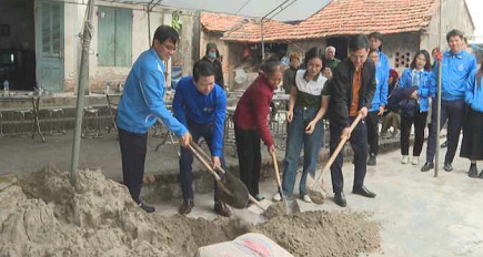 Khởi công công trình thanh niên tặng hộ nghèo