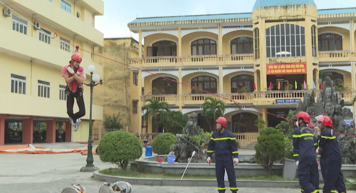 TRANG BỊ KỸ NĂNG PHÒNG CHÁY, CHỮA CHÁY CHO HỌC SINH, SINH VIÊN